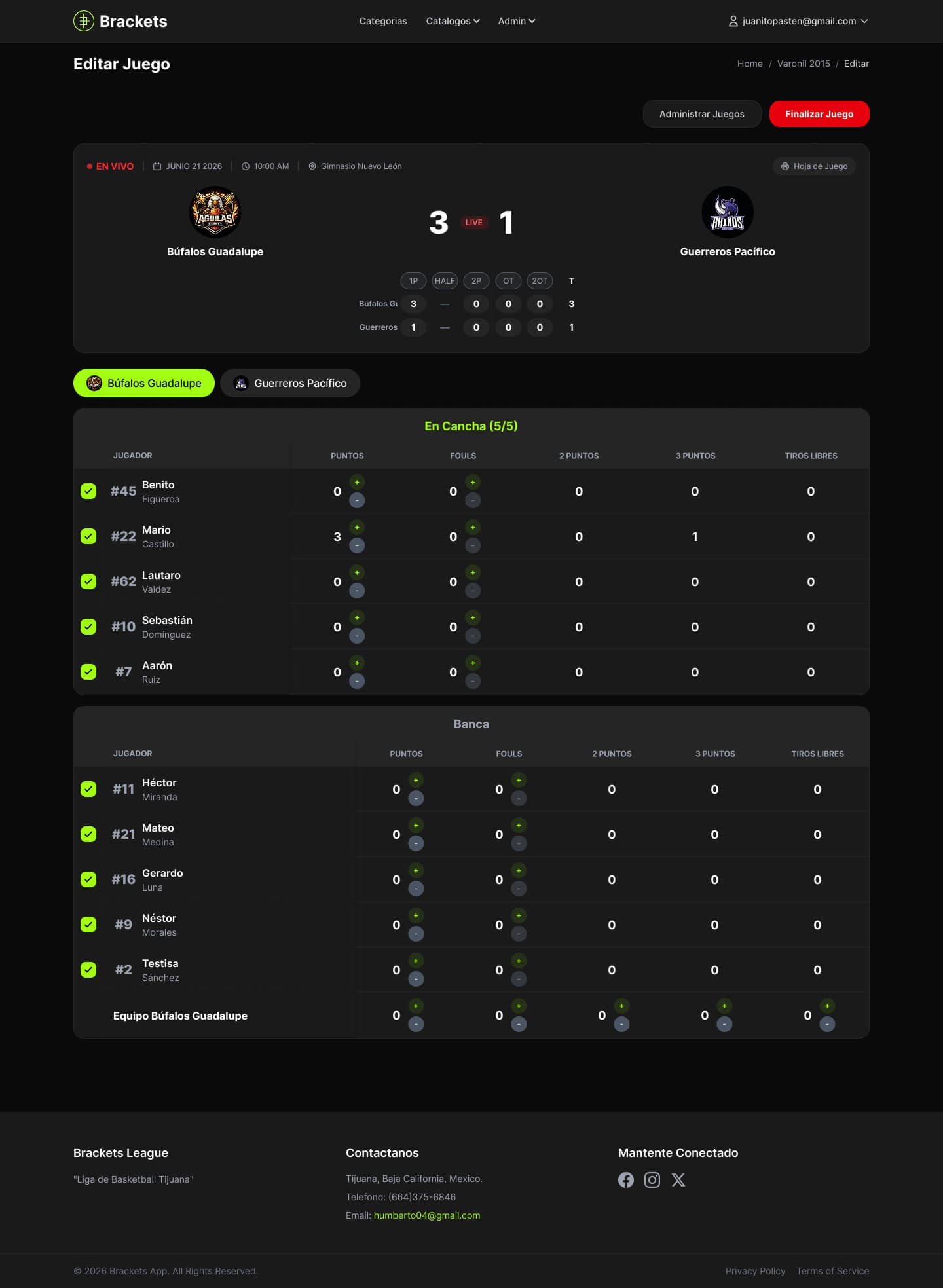 Live game editing interface showing an in-progress match with a EN VIVO live indicator, current score, period-by-period breakdown, and real-time stat entry for points, fouls, and shot type per player.