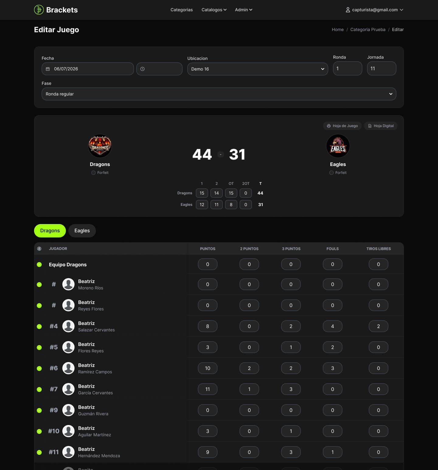 Screenshot of the original Brackets 'Editar Juego' screen showing a basketball game between Dragons and Eagles, with a player stats table where points, fouls, and shots are entered as manual number fields.